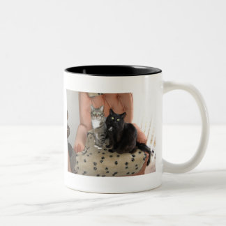 Caneca De Café Em Dois Tons Gatos em uma caneca da cadeira