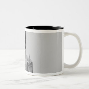 Caneca De Café Em Dois Tons Gesticular da mulher