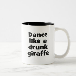 Caneca De Café Em Dois Tons Girafa do bebado de dança bf