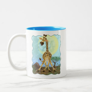 Caneca De Café Em Dois Tons Girafa do desfile de animais indo e vindo