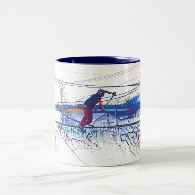 Caneca De Café Em Dois Tons Girando o Deck - Patinete de Stunt (Centro)