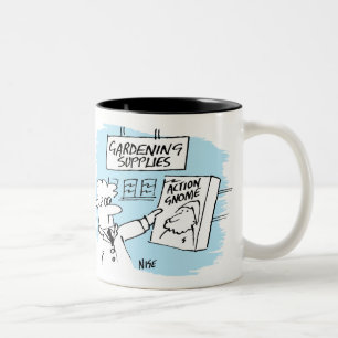 Caneca De Café Em Dois Tons Gnomo de Ação no Jardim