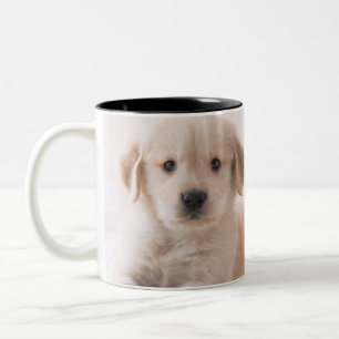 Caneca De Café Em Dois Tons Golden retriever que encontra-se para baixo
