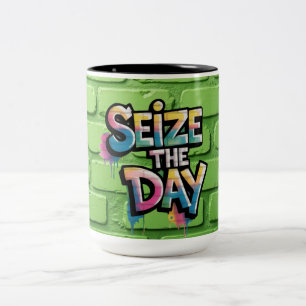 Caneca De Café Em Dois Tons Grafite Texto Colorido Dizendo Aproveite o Dia