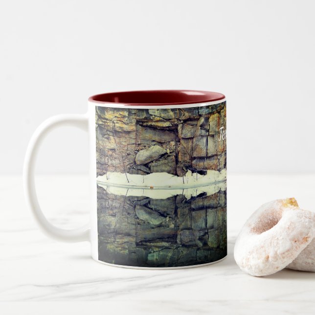 Caneca De Café Em Dois Tons Granite Rock Reflete Natureza Personalizada (Com Donut)