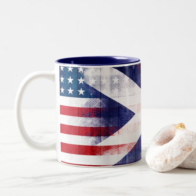 Caneca De Café Em Dois Tons Grão de madeira americana escocesa & Paintstrokes (Com Donut)