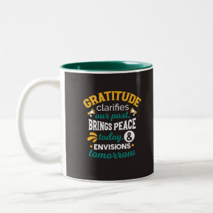 Caneca De Café Em Dois Tons Gratidão Traz Paz Hoje – Fé Positiva