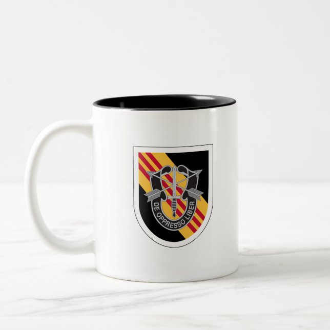 Caneca De Café Em Dois Tons Grupo de forças especiais 5 (SFG 5) (Esquerda)