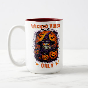 Caneca De Café Em Dois Tons Halloween: Wiches assustados sorriem e abóbora