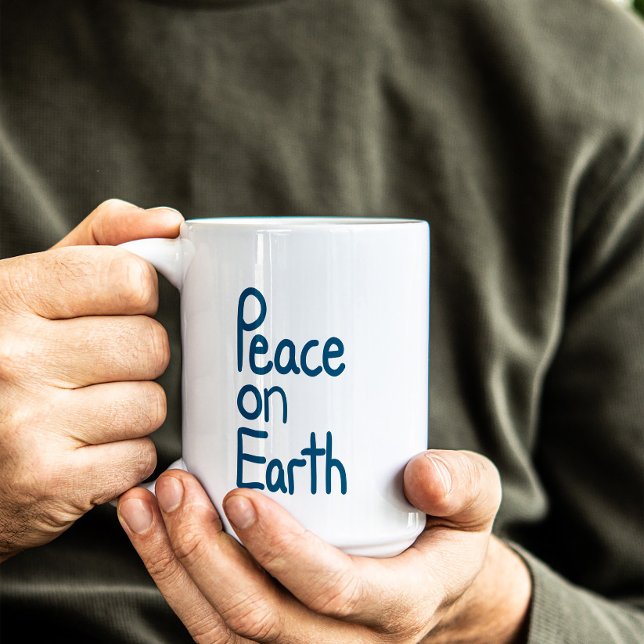 Caneca De Café Em Dois Tons Hand-lettered Peace on Earth Wishes (Criador carregado)