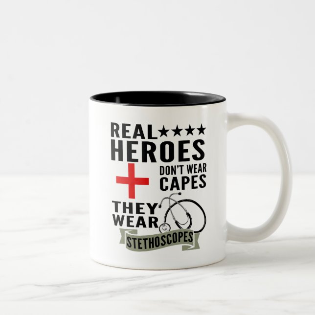 Caneca De Café Em Dois Tons Heróis Reais Não Vestem Capas Vestem Estetoscópios (Direita)