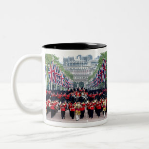 Caneca De Café Em Dois Tons HM Queen Elizabeth Trooping of the Color London