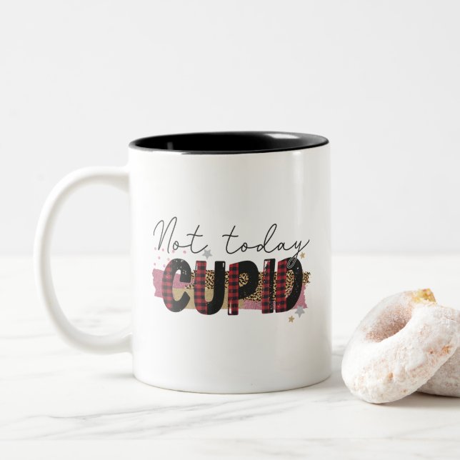 Caneca De Café Em Dois Tons Hoje não é Cupido Engraçado Galentine (Com Donut)