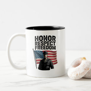 Caneca De Café Em Dois Tons Honrando Heroes Veteran Day Design Patriótico