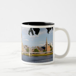 Caneca De Café Em Dois Tons Horizonte e rio da pitoresca cidade de Inverness