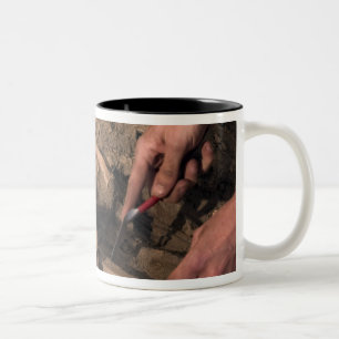 Caneca De Café Em Dois Tons Humano permanece