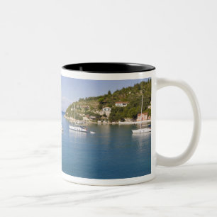 Caneca De Café Em Dois Tons Iates ancorados, Lakka, Paxos, Grécia
