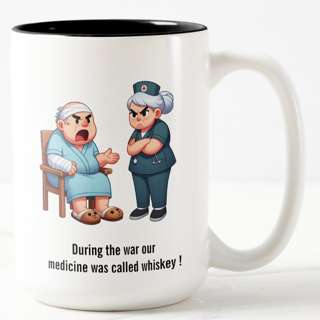 Caneca De Café Em Dois Tons Idosos Gritando numa Enfermeira Esgotada (Criador carregado)