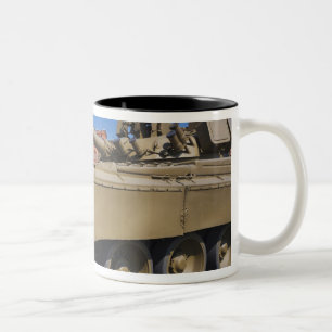 Caneca De Café Em Dois Tons Ilha Kronverksky, Museu de Artilharia, tanques