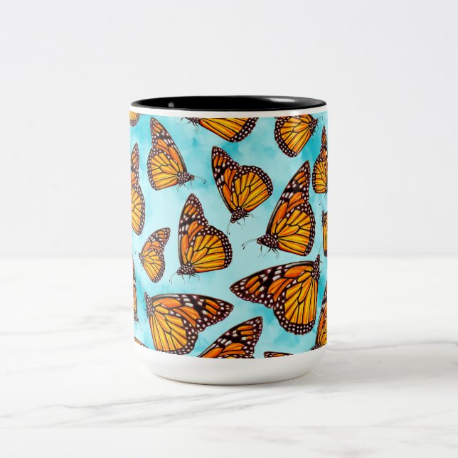 Caneca De Café Em Dois Tons Ilustração da Borboleta Monarch em Nuvens (Centro)