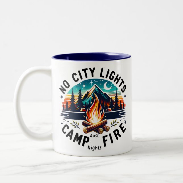 Caneca De Café Em Dois Tons Ilustração de Acampamento (Esquerda)