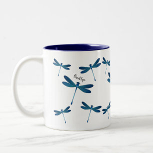 Caneca De Café Em Dois Tons Ilustração de desenho animado de libélula