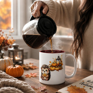 Caneca De Café Em Dois Tons Ilustração de ouriço fofo de outono com escada de