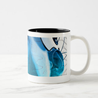 Caneca De Café Em Dois Tons Ilustração de um homem que veste um boné dos