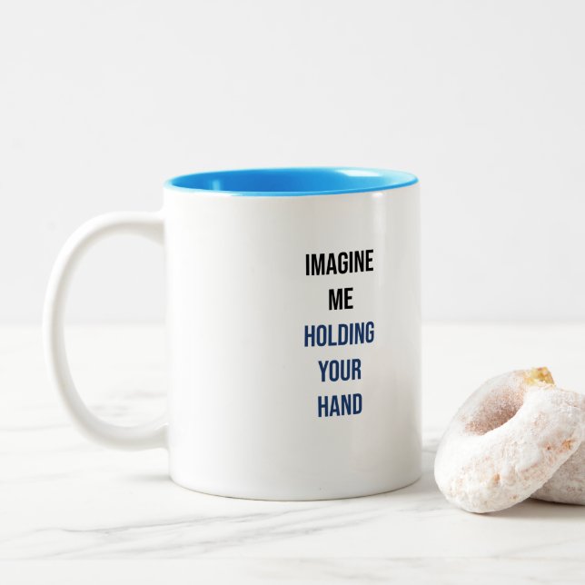 Caneca De Café Em Dois Tons Imagine-me segurando sua mão (Com Donut)