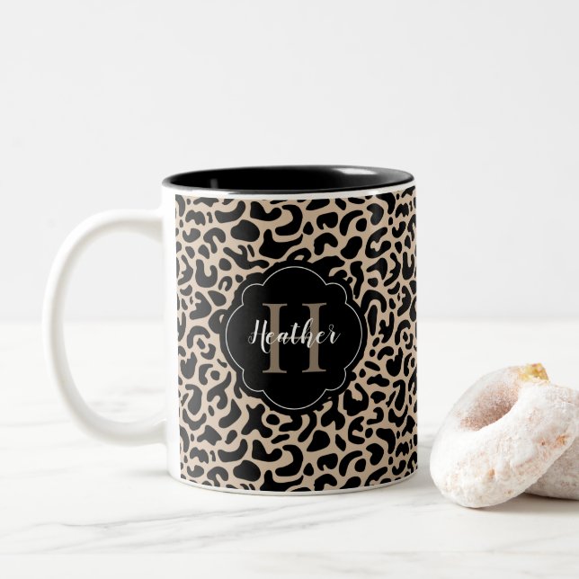Caneca De Café Em Dois Tons Impressão Leopardo Monograma (Com Donut)