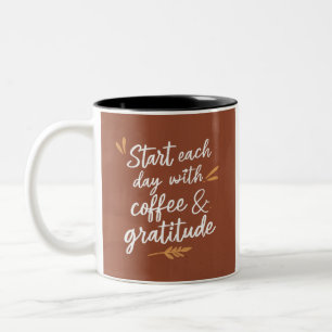 Caneca De Café Em Dois Tons "Iniciar cada dia com café e gratidão"