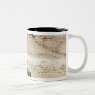 Caneca De Café Em Dois Tons Instrutor assiste como soldado do exército iraquia