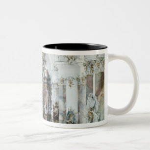 Caneca De Café Em Dois Tons Interior da igreja da abadia do licor beneditino