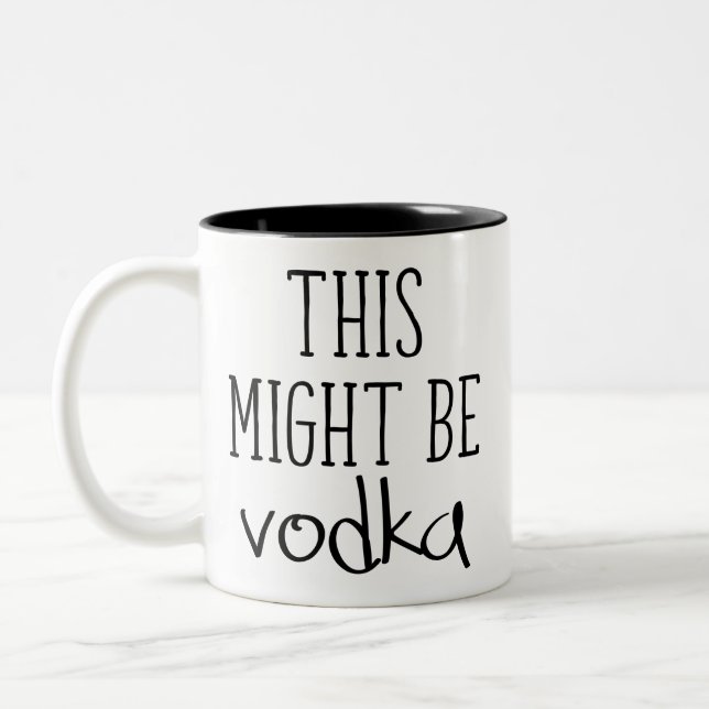 Caneca De Café Em Dois Tons Isto Pode Ser Vodka. (Esquerda)