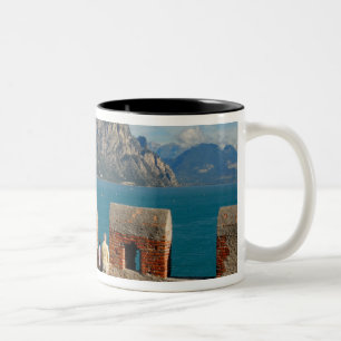 Caneca De Café Em Dois Tons Itália, Malcesine, vista da torre do castelo da