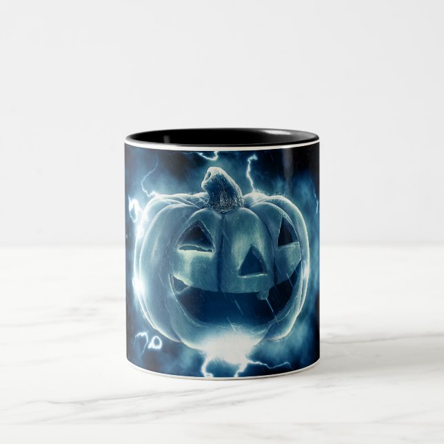 Caneca De Café Em Dois Tons jack-o-lanterna na chuva (Centro)