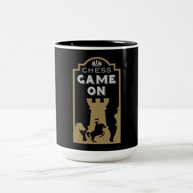 Caneca De Café Em Dois Tons Jogadores de Xadrez Competitivos (Centro)