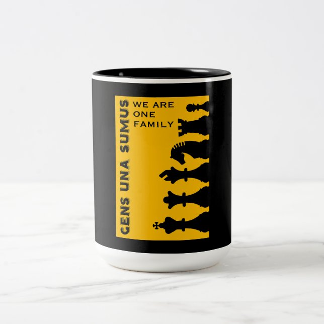 Caneca De Café Em Dois Tons Jogadores de Xadrez Competitivos (Centro)