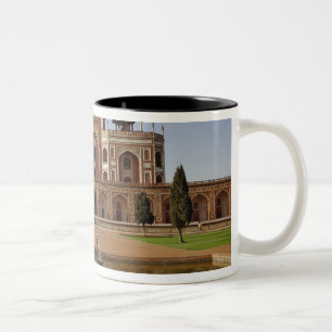 Caneca De Café Em Dois Tons Jovens senhoras indianas e o túmulo de Humayun, De