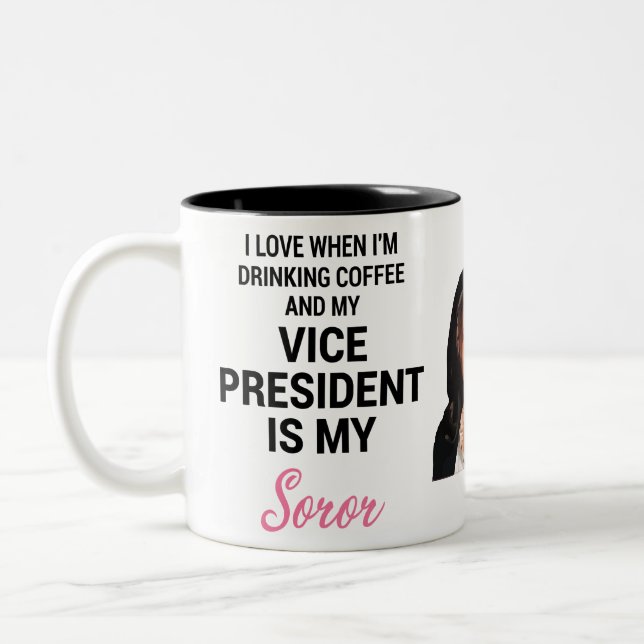 Caneca De Café Em Dois Tons Kamala Harris VP  (Esquerda)