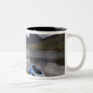 Caneca De Café Em Dois Tons Kayaks, Cradle Mountain and Dove Lake, Cradle