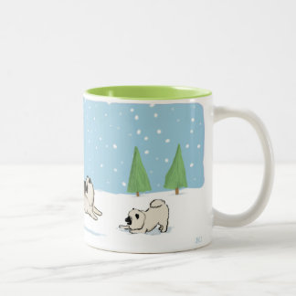 Caneca De Café Em Dois Tons Keesies Tocando no Feriado dos Cães de Neve