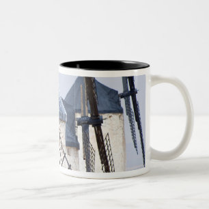 Caneca De Café Em Dois Tons La Mancha, Espanha. Don Quixote, famosamente incli
