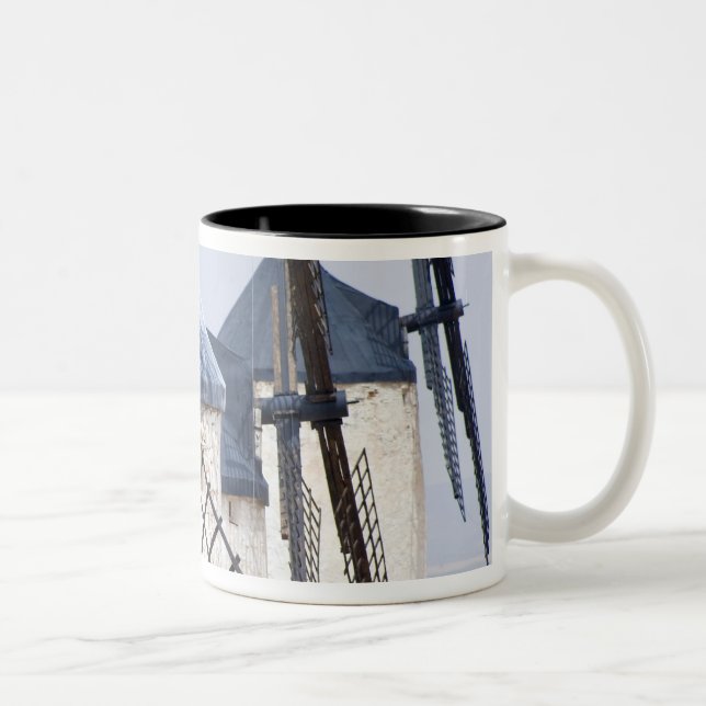 Caneca De Café Em Dois Tons La Mancha, Espanha. Don Quixote famosamente lutou  (Direita)