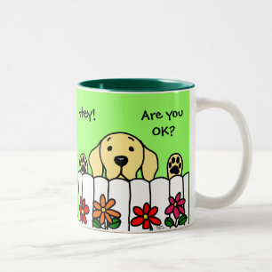 Caneca De Café Em Dois Tons Labrador amarelo que olha o