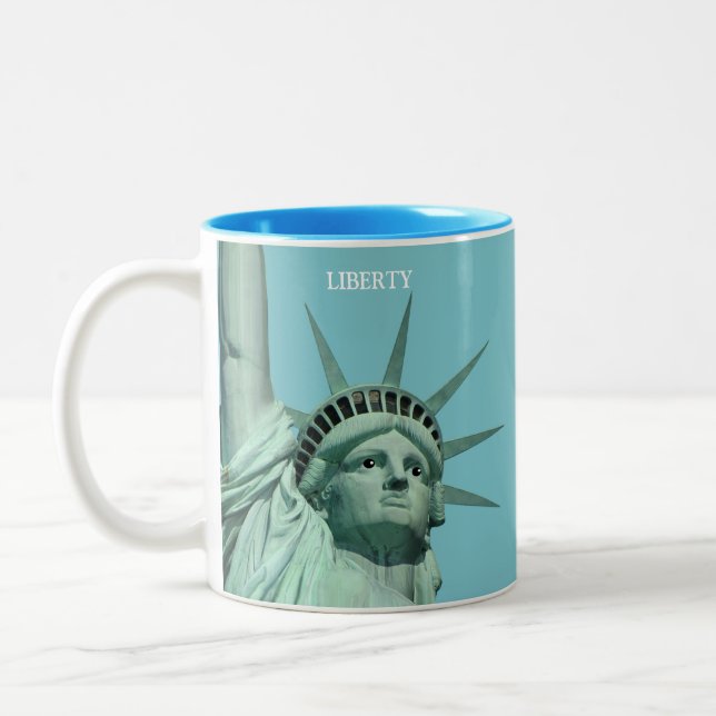 Caneca De Café Em Dois Tons Lady Liberty no Sky Blue (Esquerda)