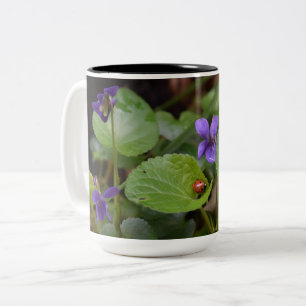 Caneca De Café Em Dois Tons Ladybug em Flores de Violeta Doce