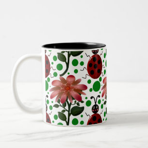 Caneca De Café Em Dois Tons Ladybug Fofo e Padrão de Flor Rosa Desenhado à M