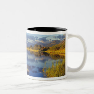 Caneca De Café Em Dois Tons Lago Maskinonge no Parque Nacional Waterton Lakes