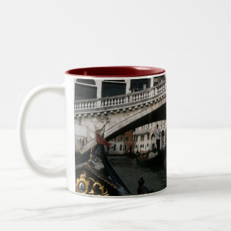 Caneca De Café Em Dois Tons Lagoa das gôndola de Veneza da ponte de Rialto